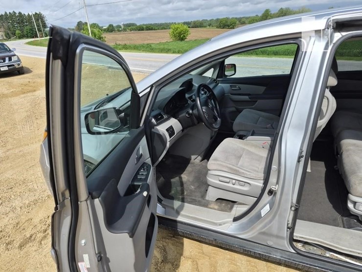 2011-honda-odyssey-image-12