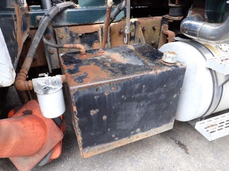 inoperable-2005-mack-cv713-granite-tri/a-vacuum-tr-image-86