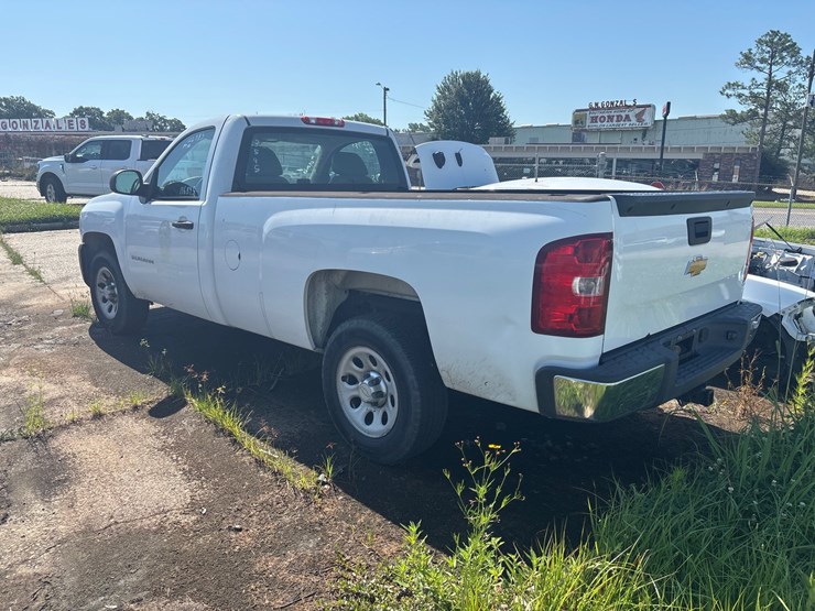 #17-•-2013-chevrolet-1/2-ton-pick-up-truck-image-4
