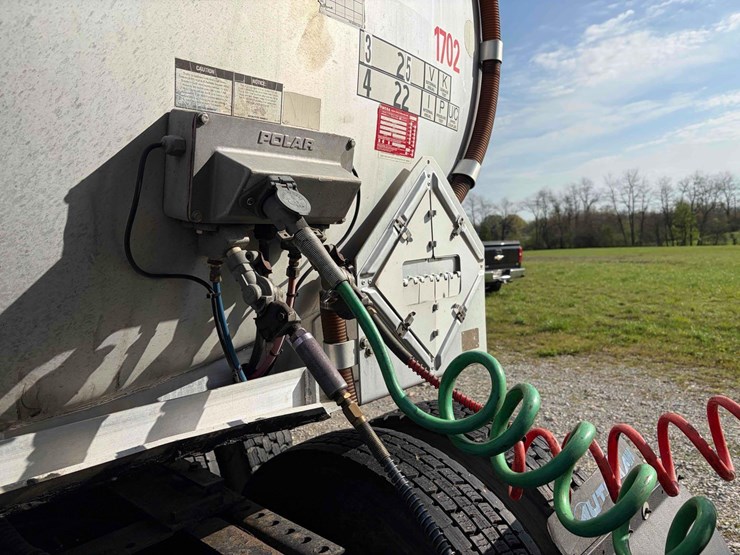 2014-polar-fuel-trailer-image-7