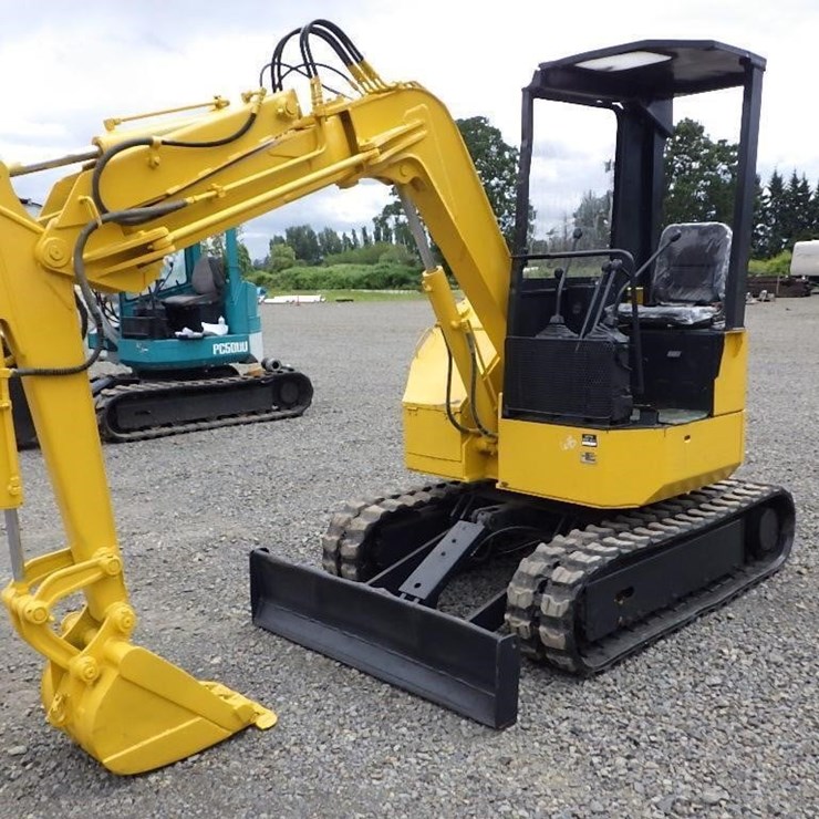 KOMATSU PC28UU