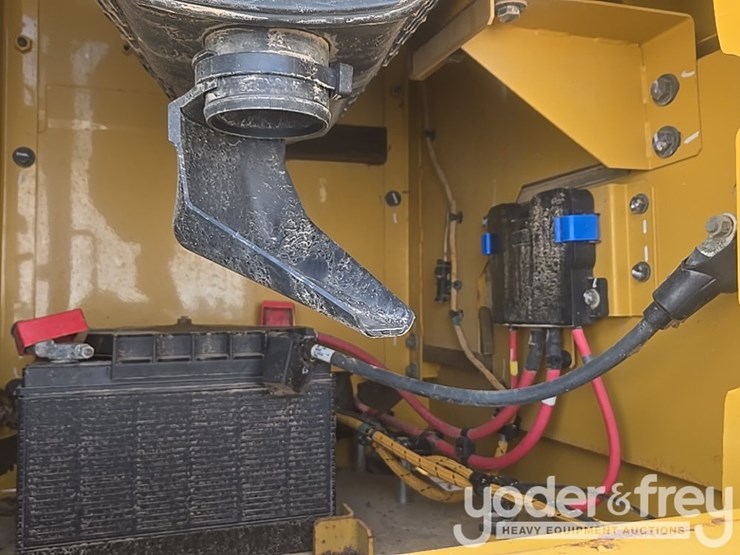 2019-caterpillar-336-image-33