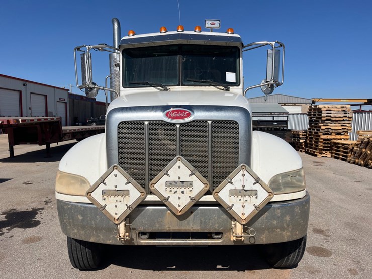 2014-peterbilt-337-image-2