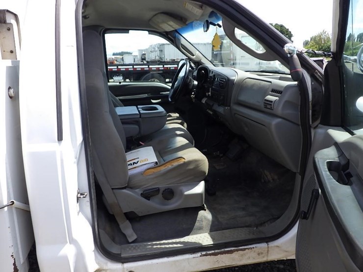 2005-ford-f550-image-31