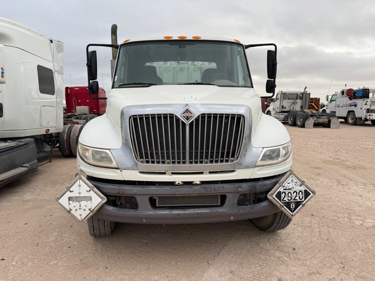 2013-international-durastar-4300-image-2