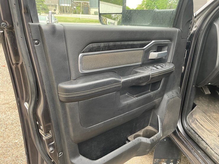 2019-dodge-ram-3500-image-40