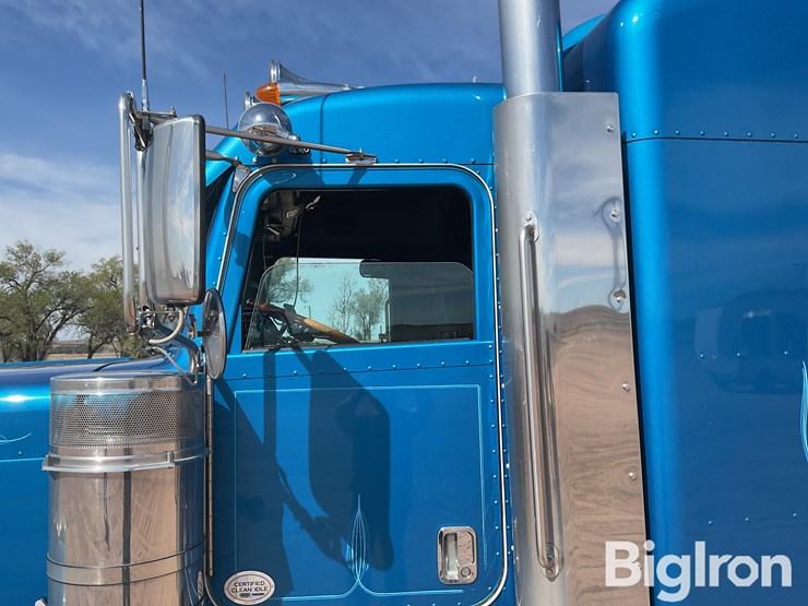 2015-peterbilt-389-image-14