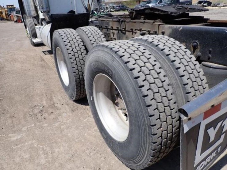 2004-peterbilt-379-image-51