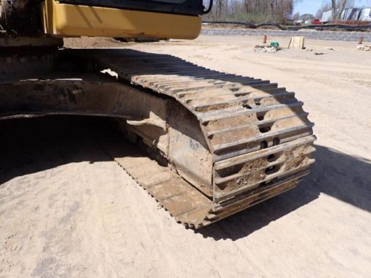 2021-caterpillar-323-image-29