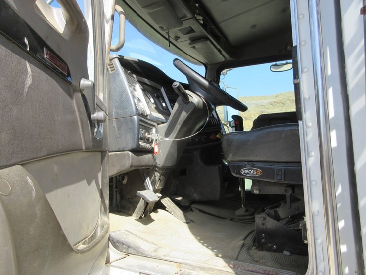 2013-kenworth-t800-image-9