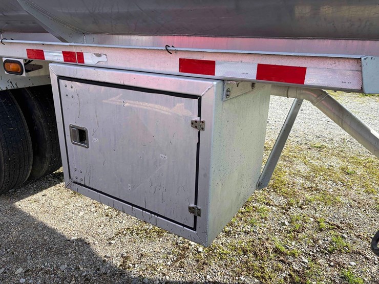 2014-polar-fuel-trailer-image-12