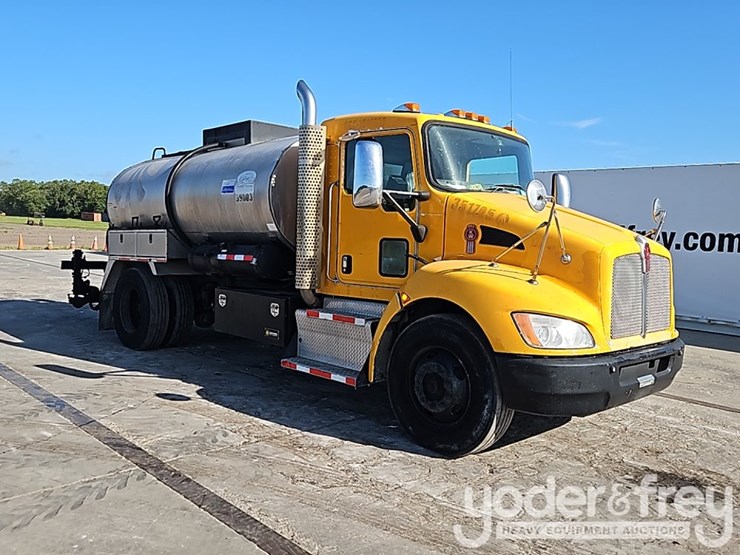 2016-kenworth-t300-image-7