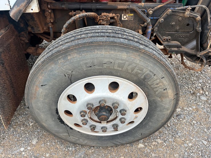 2012-kenworth-t800-image-11