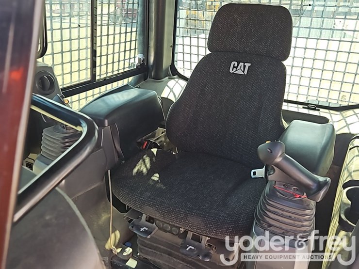 2016-caterpillar-d5k2-lgp-image-42