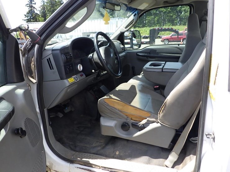 2005-ford-f550-image-34