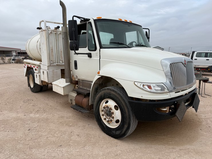 2015-international-durastar-4300-image-3