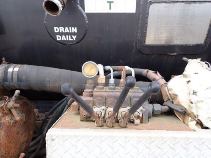 inoperable-2005-mack-cv713-tri/a-vacuum-truck-1m2a-image-41