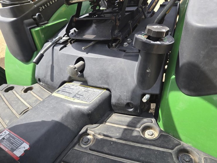 2018-john-deere-1025r-image-21