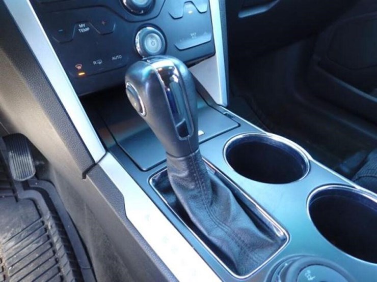 2014-ford-explorer-xlt-image-16