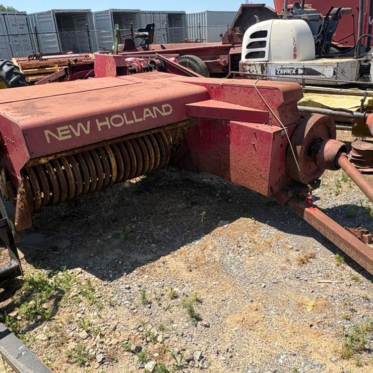 NEW HOLLAND 273