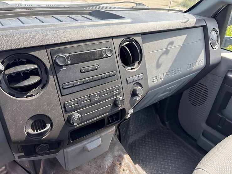 #43-•-2012-ford-3/4-ton-service-body-truck-image-9