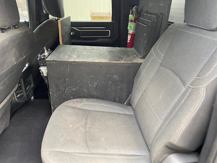 2019-dodge-ram-3500-image-38