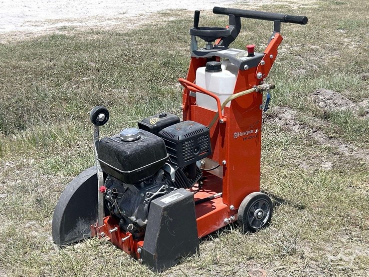 2020-husqvarna-fs400lv-walk-behind-concrete-saw-image-1