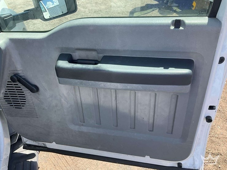 2015-ford-f550-image-18