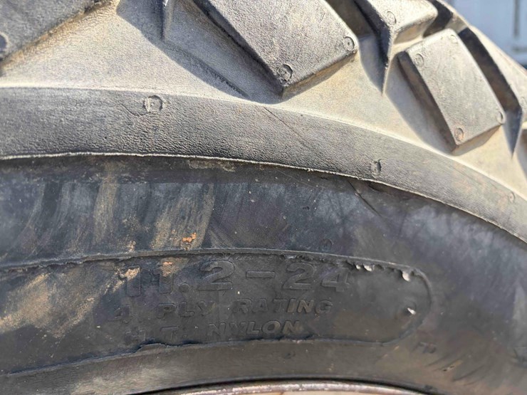 case-245-compact-tractor-image-6