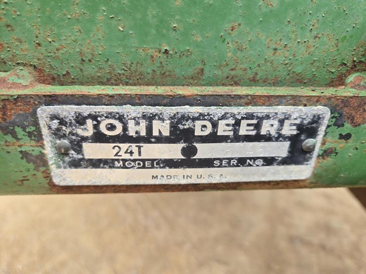 john-deere-24t-image-5