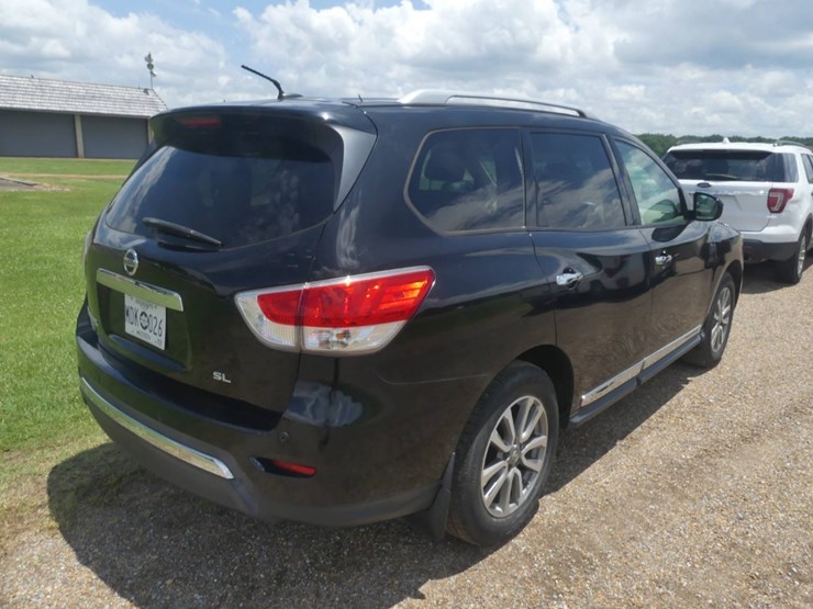 2013-nissan-pathfinder-image-3