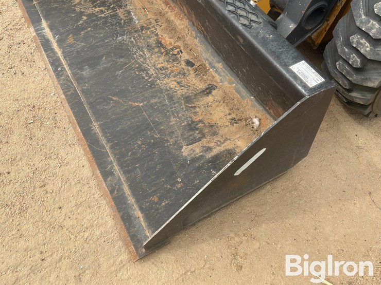2017-deere-324e-image-16