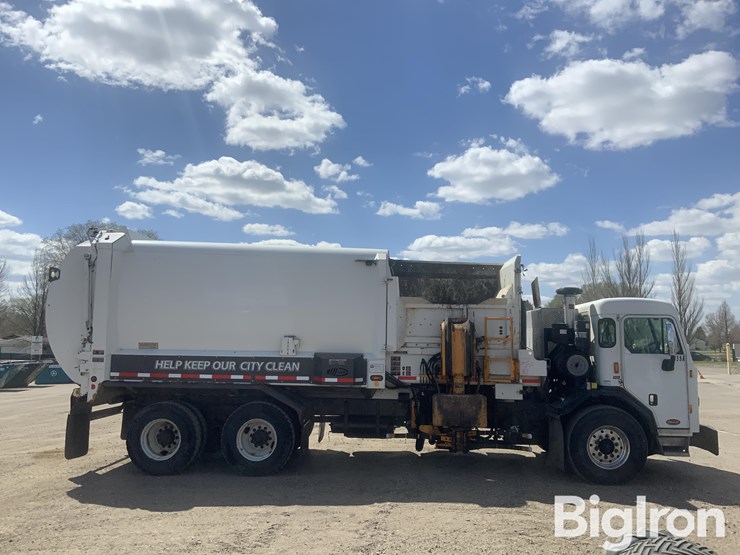 2015-peterbilt-320-image-4