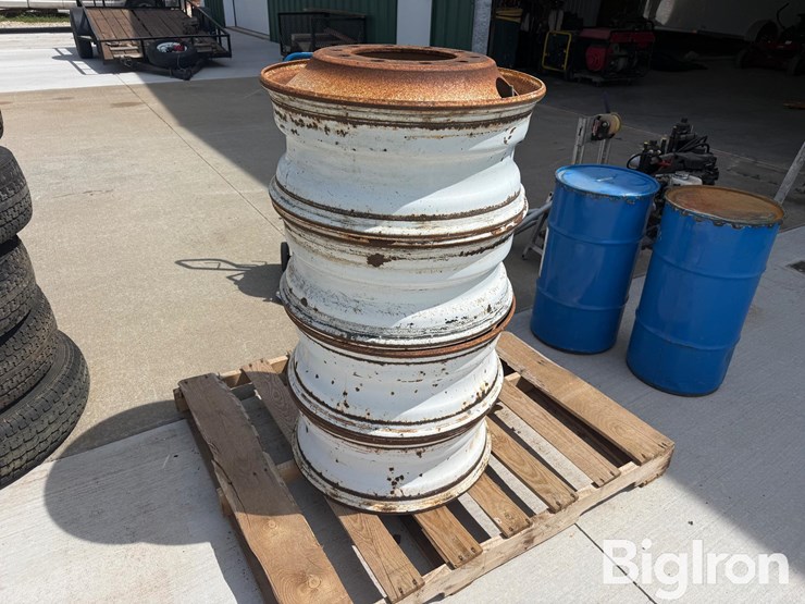 11r24.5-steel-rims-image-1