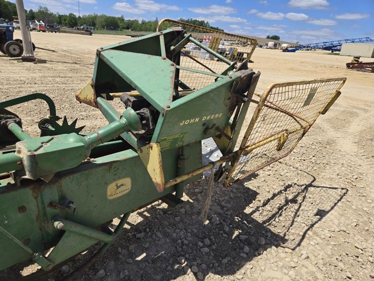 john-deere-24t-image-7
