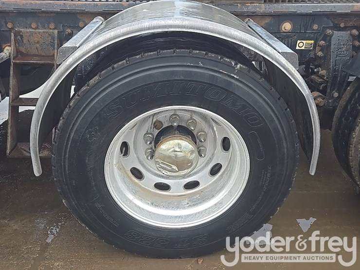 2007-peterbilt-379-image-11