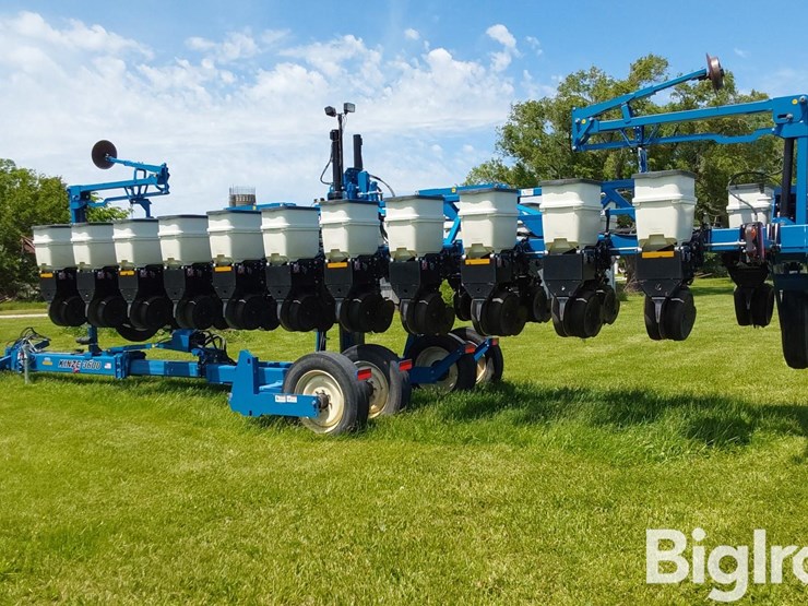 2014-kinze-3600-image-6