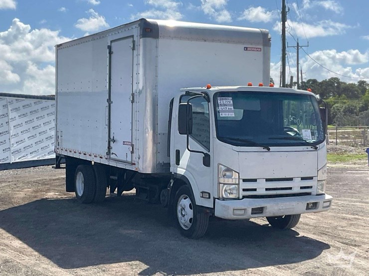 2013-isuzu-nrr-image-2