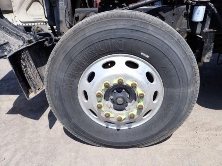 2004-peterbilt-379-image-38