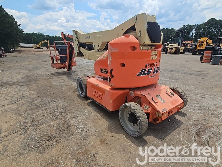 2011-jlg-e400ajpn-image-3