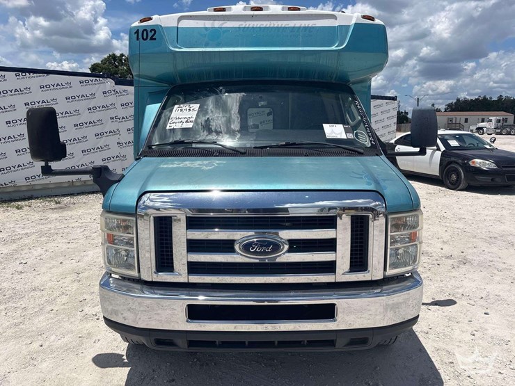 2017-ford-e450-image-31