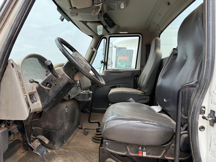 2013-international-durastar-4300-image-13