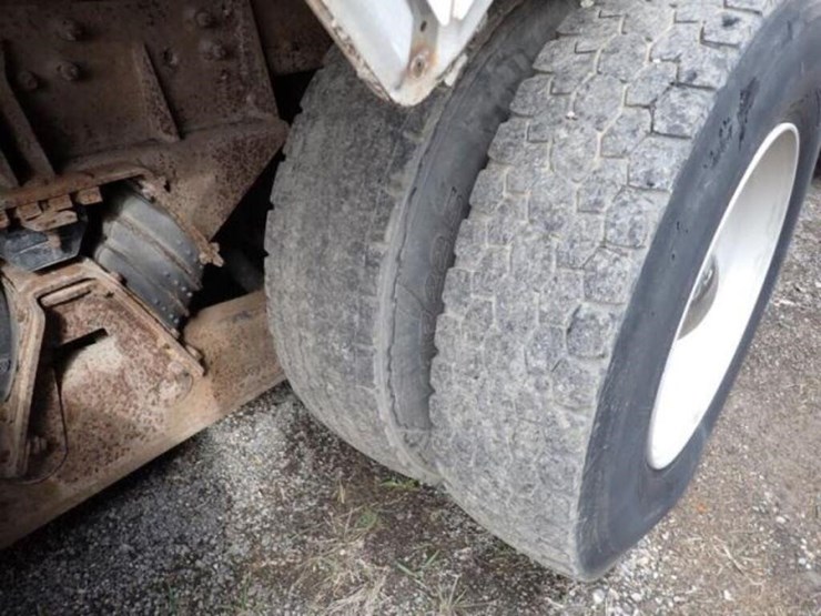 inoperable-2005-mack-cv713-granite-tri/a-vacuum-tr-image-77