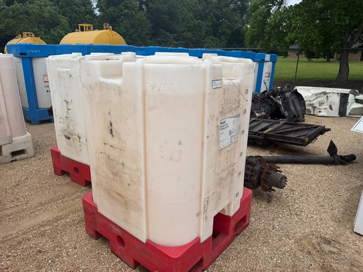 #1663-•-330-gallon-plastic-storage-oil-tank-image-1