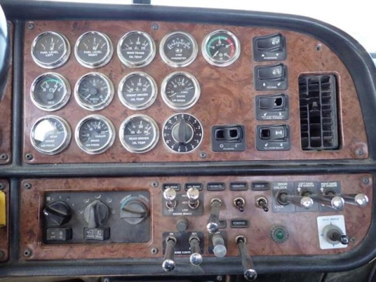 2004-peterbilt-379-image-17