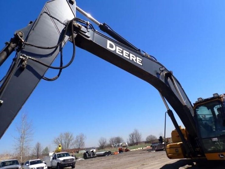 2017-deere-250g-lc-image-28