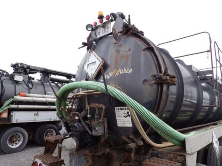 inoperable-2005-mack-cv713-tri/a-vacuum-truck-1m2a-image-58