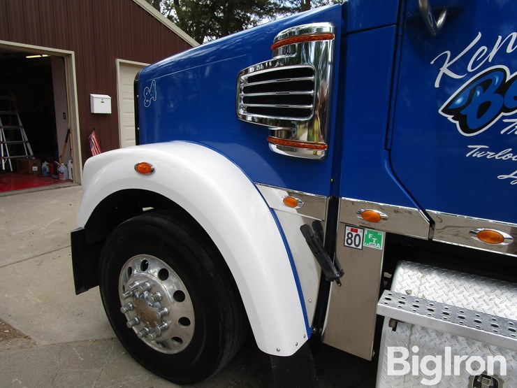 2018-freightliner-122sd-image-15
