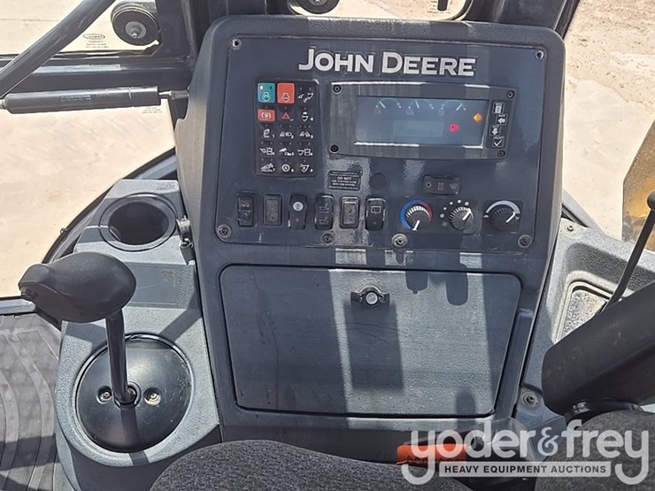 2020-deere-310sl-image-47