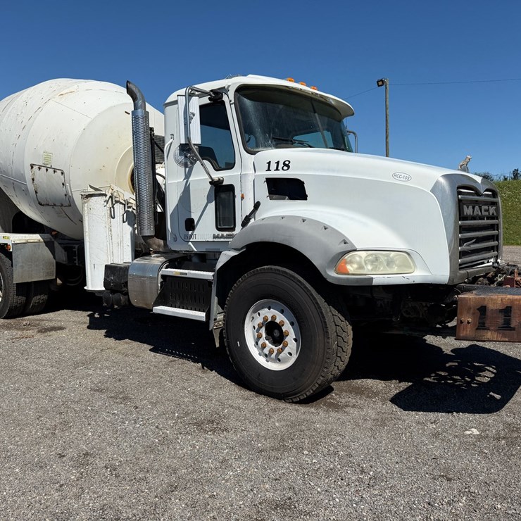 #26 • 2015 MACK TANDEM AXLE CONCRETE TRUCK